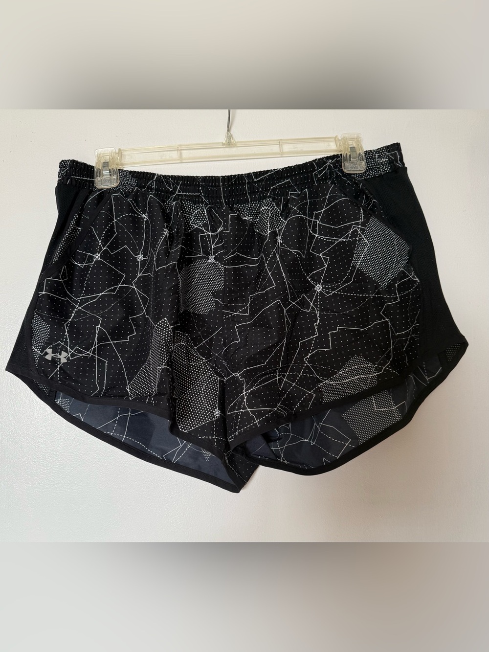 Under Armour Women’s Running Shorts in Line Dot
